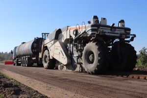 В Ярославской области обновляют участок дороги, связывающей более 50 населенных пунктов