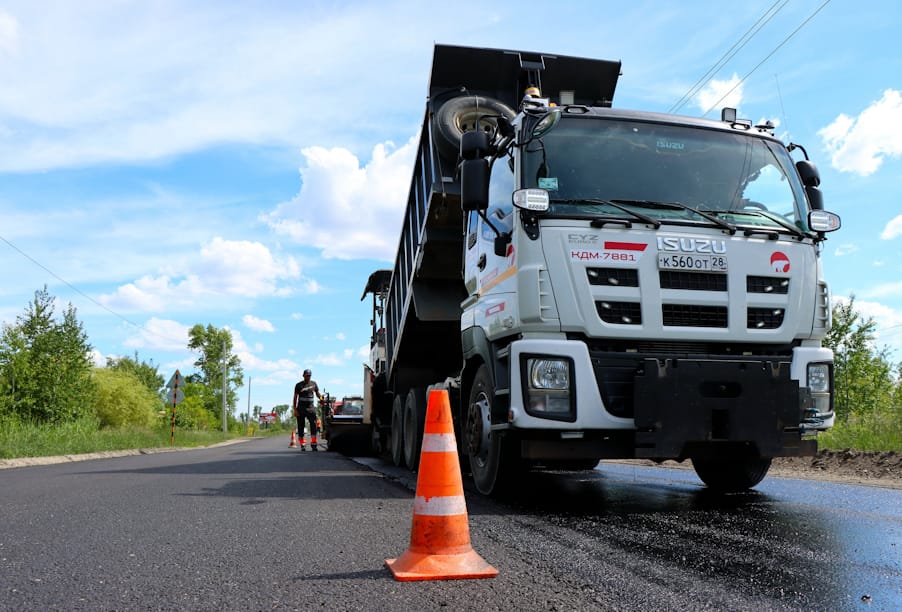 Амурская область: на въезде в Белогорск обновляют дорожное покрытие